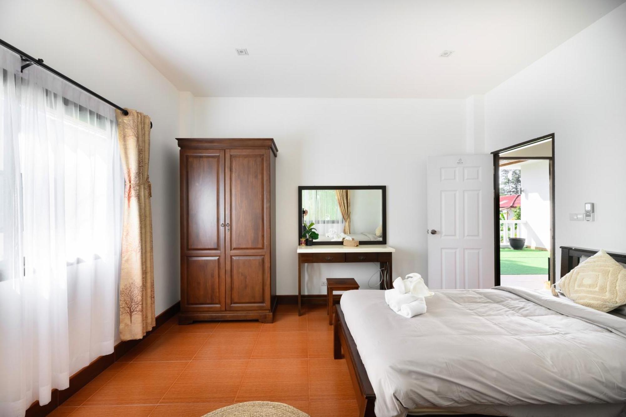 Beachfront Pool Villa Bãi biển Kamala Ngoại thất bức ảnh